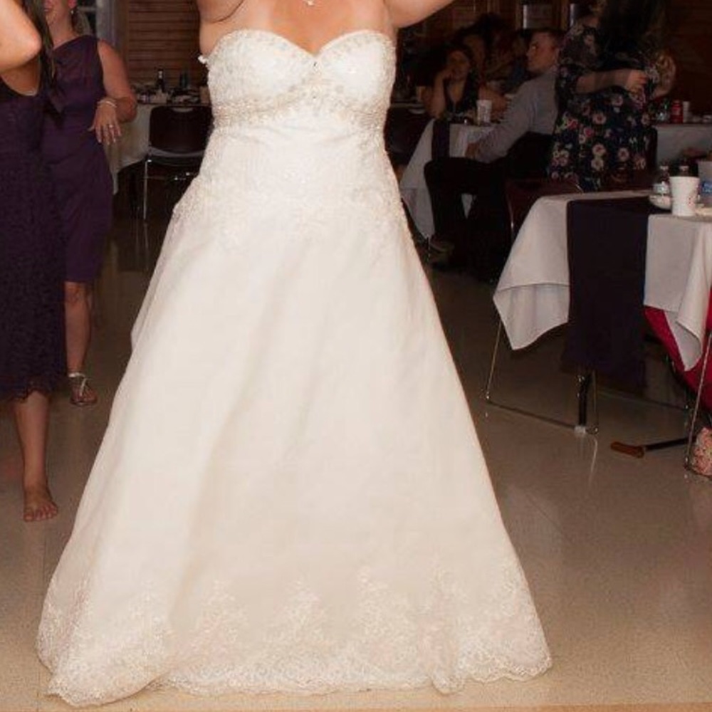 Wedding Dress - Picture 2 of 8
